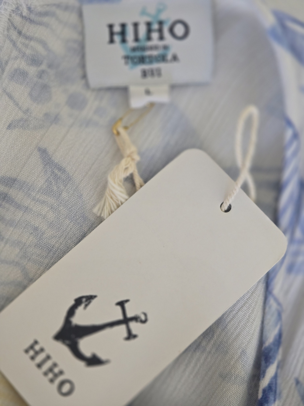 Sleeveless Blue & White Fish-Print V-Neck Jumpsuit with Tie Waist - Picture 5 of 16